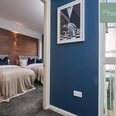 Superb House Near Etihad With Free Parking Sleeps 8 * Manchester
