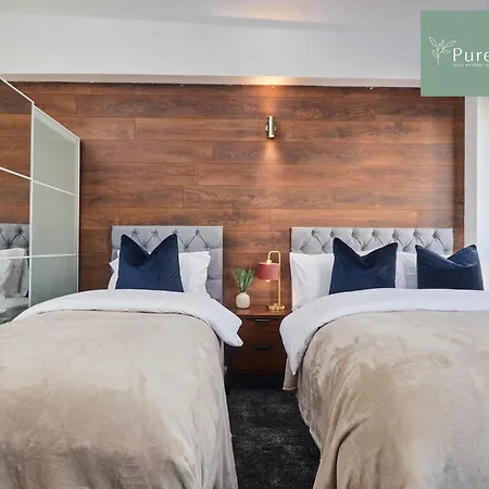 Fabulous House - 5 Beds Sleeps 8 - Free Parking - By Purestay Vakantiehuis