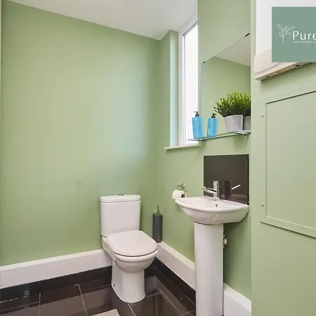 Fabulous House - 5 Beds Sleeps 8 - Free Parking - By Purestay בית נופש מנצ'סטר