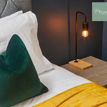Big Contractor House With 6 Beds & Free Parking By Purestay - 14 Night Min! Ferienhaus *