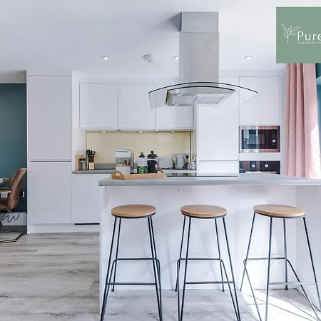 Purestay Manchester: Stylish Five-bedroom House With Free Parking * Manchester