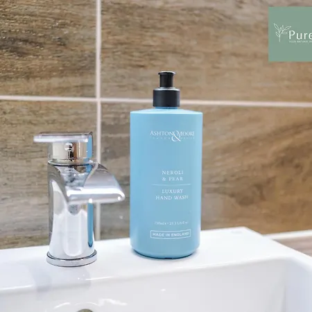 Holiday home Purestay Manchester: Five-bedroom House With Free Parking Manchester