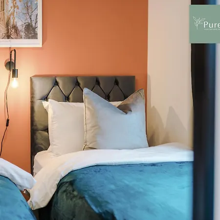 Prázdninový dům Spacious 5-bedroom Contractor House Sleeps 7 With Parking By Purestay *