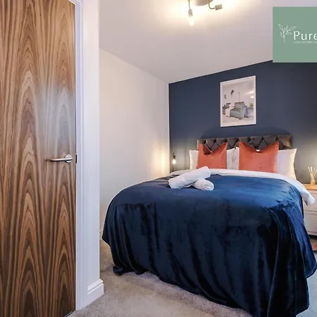 Purestay Manchester: Five-bedroom House With Free Parking * Manchester