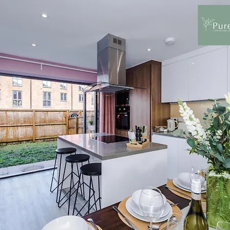 別荘 Stunning Five Bedroom House With Free Parking By Purestay Short Lets & Serviced *