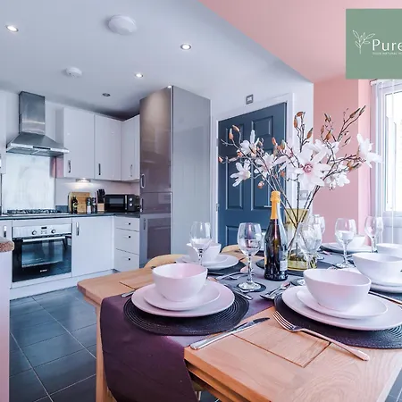Stunning House In For Business & Leisure - Wi-fi & Parking By Purestay Serviced