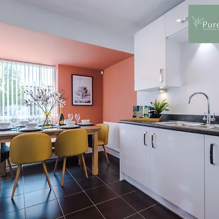 Stunning House In For Business & Leisure - Wi-fi & Parking By Purestay Serviced فيلة مانشستر