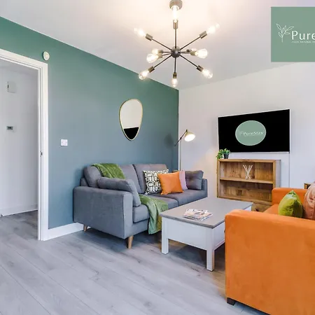 Villa Stunning House In For Business & Leisure - Wi-fi & Parking By Purestay Serviced *