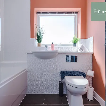 Stunning House In For Business & Leisure - Wi-fi & Parking By Purestay Serviced