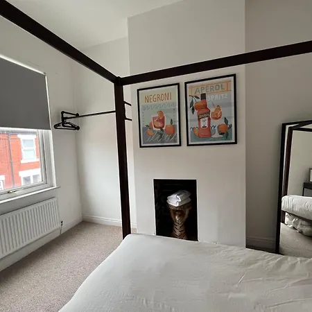 Сasa de vacaciones Altrincham Terrace - 2 Bedroom House - Free Parking - Sleeps 6 - Near Tram Stop *