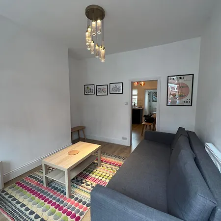 Сasa de vacaciones Altrincham Terrace - 2 Bedroom House - Free Parking - Sleeps 6 - Near Tram Stop