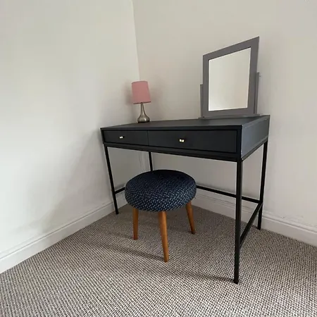 Altrincham Terrace - 2 Bedroom House - Free Parking - Sleeps 6 - Near Tram Stop Сasa de vacaciones Mánchester