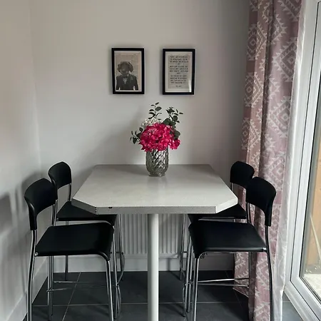 Salford Townhouse 3 Bedroom Manchester