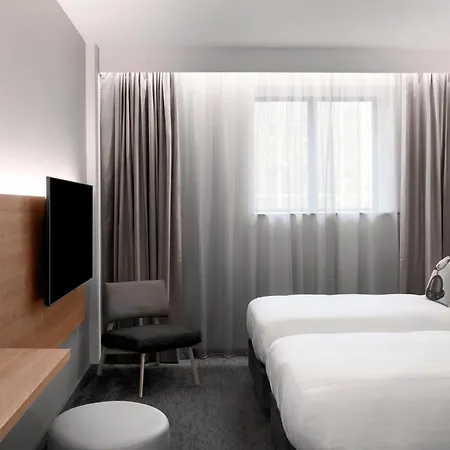 Moxy Centre Hotel 3*