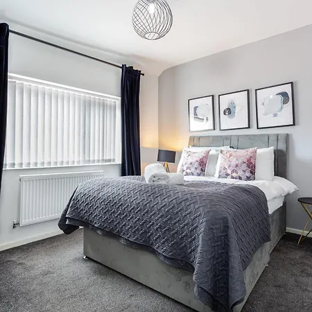 Free Parking 5 Minutes From Centre