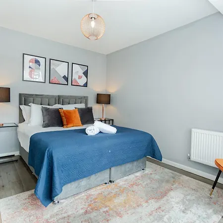 Free Parking 5 Minutes From Centre