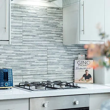 Free Parking 5 Minutes From Centre *