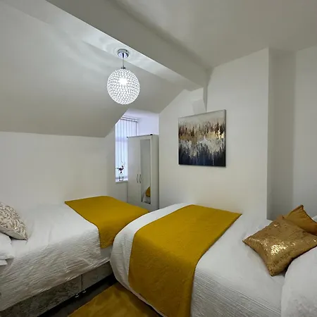 2 Bedroom Flat Close To City, Stadium And Coop Arena