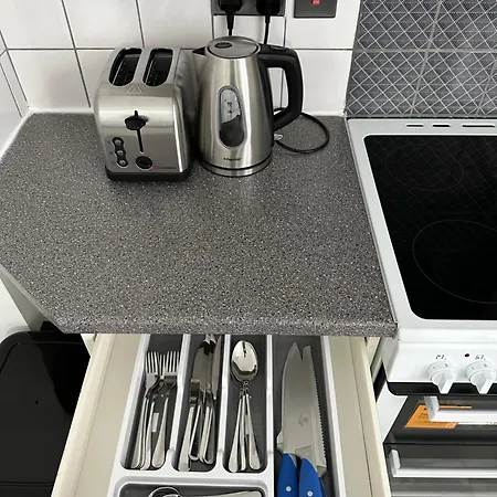 아파트 2 Bedroom Flat Close To City, Stadium And Coop Arena