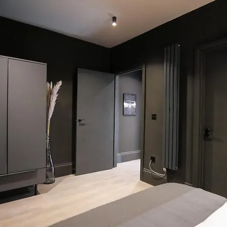 Apartment Midnight By The Heim Residences Manchester