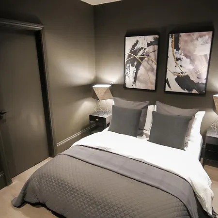 Midnight By The Heim Residences *