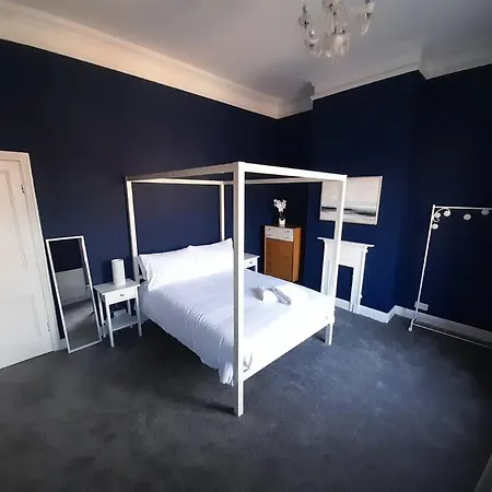 Chic 5 Double Bedroom House - 15 Min To