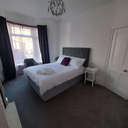 Chic 5 Double Bedroom House - 15 Min To *