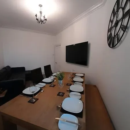 Chic 5 Double Bedroom House - 15 Min To * Manchester