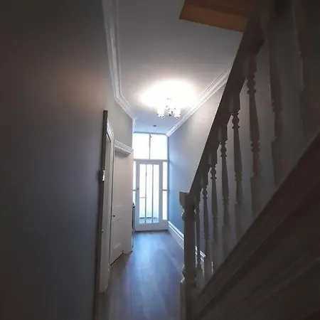 Chic 5 Double Bedroom House - 15 Min To *
