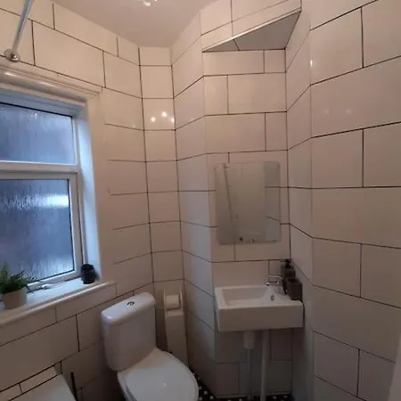 Chic 5 Double Bedroom House - 15 Min To Holiday home Manchester