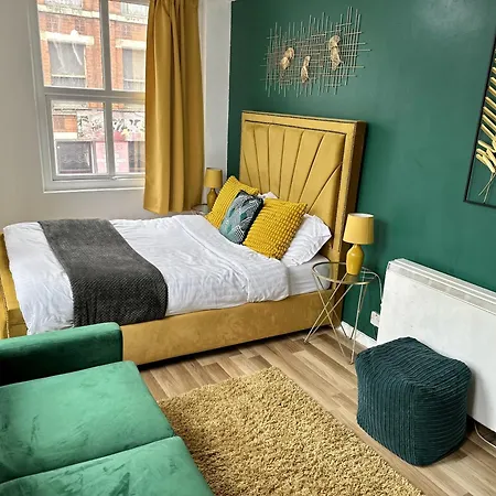 Cozy 1 Bedroom In The Location In Centre דירה *