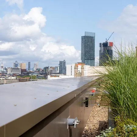 3br Penthouse By Torr Group Short Term Lets With Private Rooftop Garden Apartmán