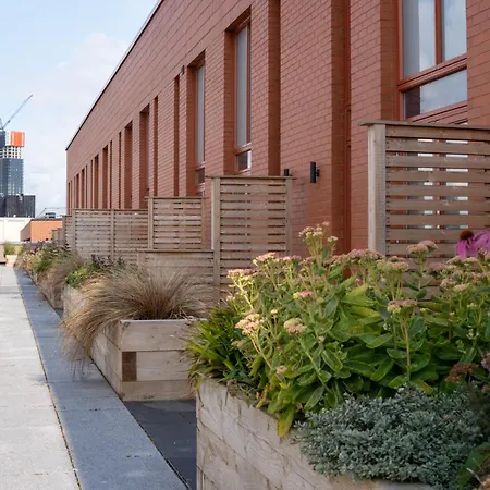 3br Penthouse By Torr Group Short Term Lets With Private Rooftop Garden דירה