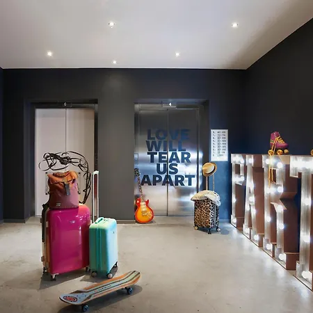 Moxy Centre 3*