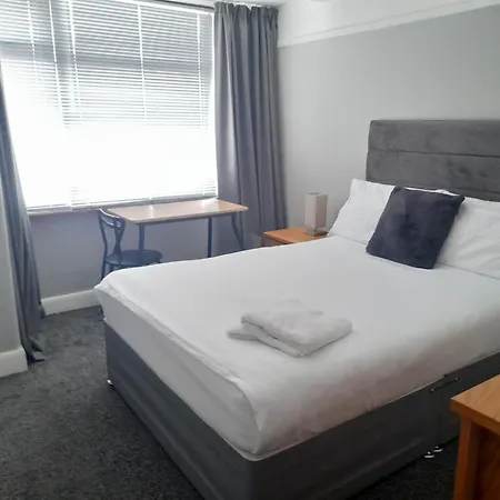 Bright 4-bed House 15 Min To Centre Mánchester