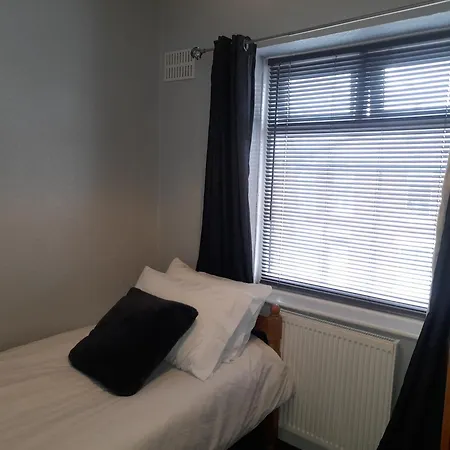 Сasa de vacaciones Bright 4-bed House 15 Min To Centre