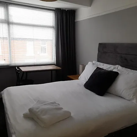 Bright 4-bed House 15 Min To Centre *