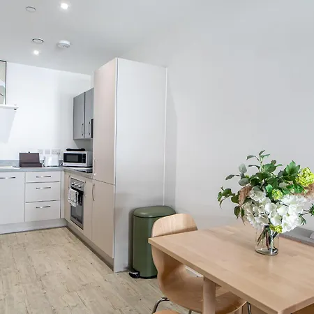 Modern And Spacious In Salford Quays *
