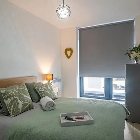 Apartment Modern And Spacious In Salford Quays Manchester