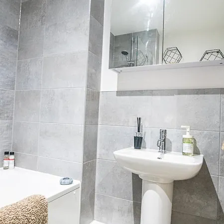 Modern And Spacious In Salford Quays Apartment Manchester