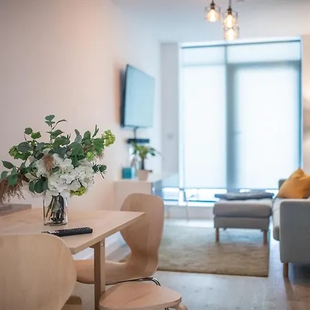 Modern And Spacious In Salford Quays *