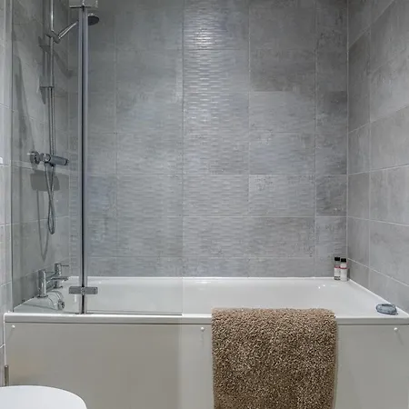 Modern And Spacious In Salford Quays Apartment *