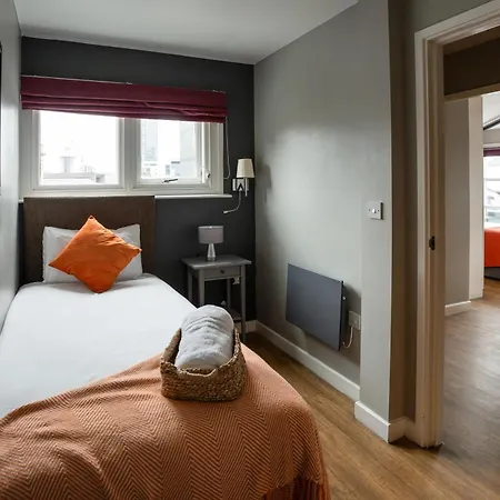 Aparthotel High Street Town House 4*