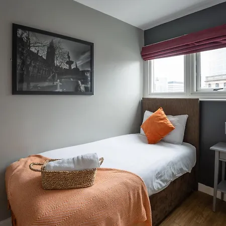 High Street Town House 4*