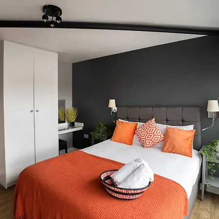 High Street Town House Aparthotel 4*