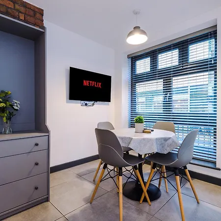 4-storey Townhouse In By Hilltop Serviced Semesterbostad Manchester