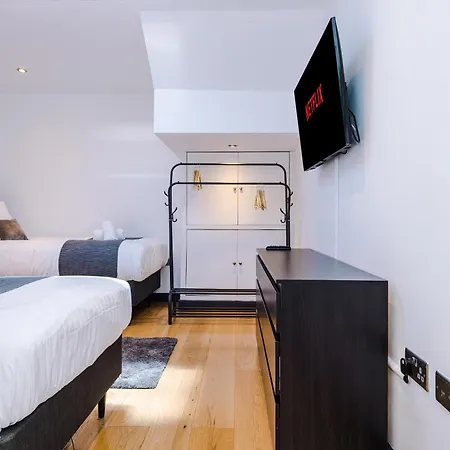 別荘 4-storey Townhouse In By Hilltop Serviced マンチェスター