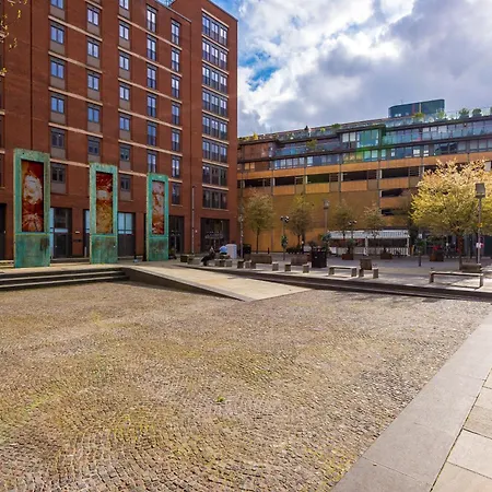 4-storey Townhouse In By Hilltop Serviced 別荘