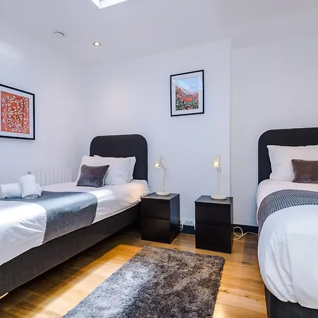 別荘 4-storey Townhouse In By Hilltop Serviced