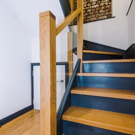 4-storey Townhouse In By Hilltop Serviced